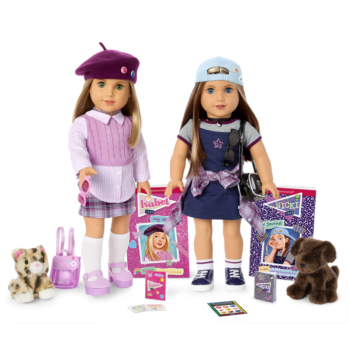’90s Twins Isabel™ & Nicki™ Gift Set (Historical Characters) M4