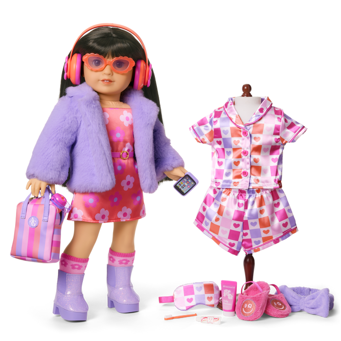 Truly Me™ #130 Doll & Day of Fun All-in-One Set A4