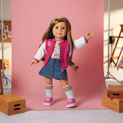 Truly Me™ 18-inch Doll #101 with wavy caramel hair S8