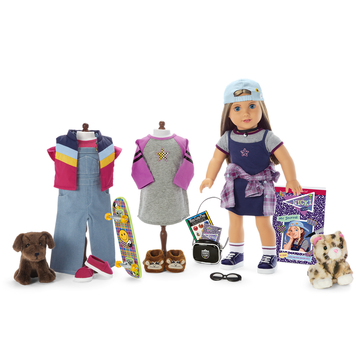 ’90s Twins Nicki’s™ Skateboarding Gift Set (Historical Characters) E1